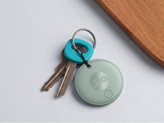 An Olive JioTag on a set of keys
